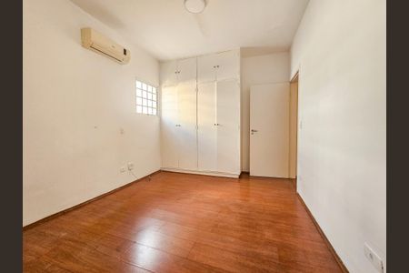 Casa à venda com 140m², 4 quartos e 2 vagasSuite 1
