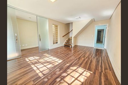 Sala de casa para alugar com 4 quartos, 140m² em Chácara Santo Antônio (zona Sul), São Paulo