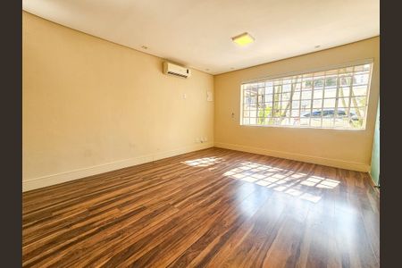 Sala de casa para alugar com 4 quartos, 140m² em Chácara Santo Antônio (zona Sul), São Paulo