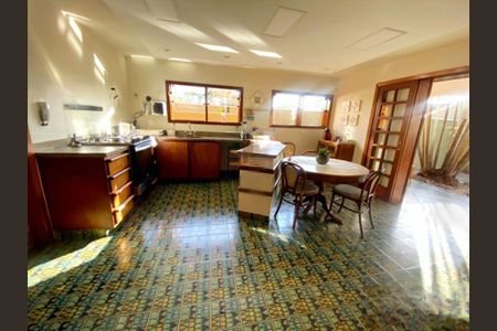 Casa à venda com 370m², 3 quartos e 4 vagas