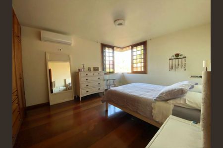 Casa à venda com 370m², 3 quartos e 4 vagas