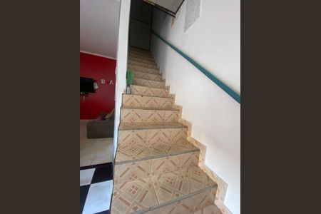 Casa para alugar com 400m², 3 quartos e 2 vagas Casa para alugar com 400m², 3 quartos e 2 vagasEscada