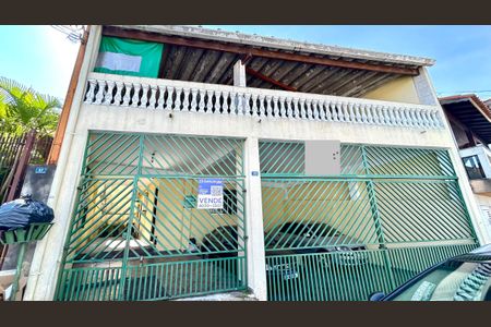 Casa à venda com 235m², 3 quartos e 3 vagasPlaca instalada na fachada do imóvel 