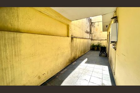 Casa à venda com 235m², 3 quartos e 3 vagasQuintal