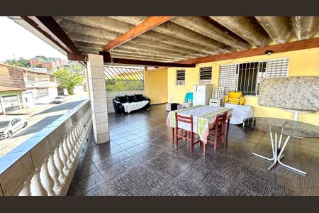 Casa à venda com 235m², 3 quartos e 3 vagasChurrasqueira