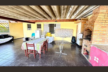 Casa à venda com 235m², 3 quartos e 3 vagasChurrasqueira