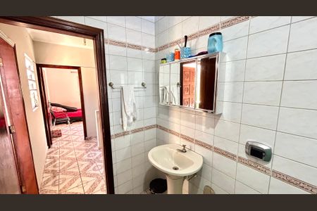 Casa à venda com 235m², 3 quartos e 3 vagasBanheiro 1