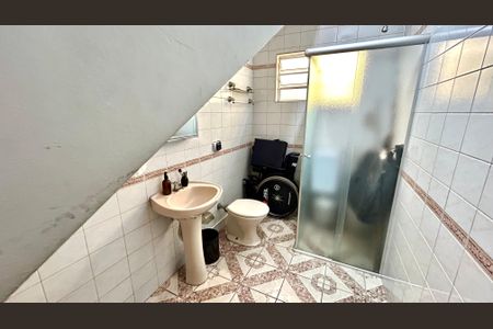 Casa à venda com 235m², 3 quartos e 3 vagasBanheiro 2