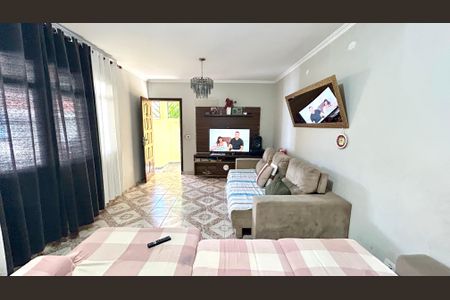 Casa à venda com 235m², 3 quartos e 3 vagasSala