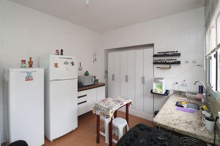Casa à venda com 147m², 2 quartos e 4 vagas Casa à venda com 147m², 2 quartos e 4 vagasCozinha