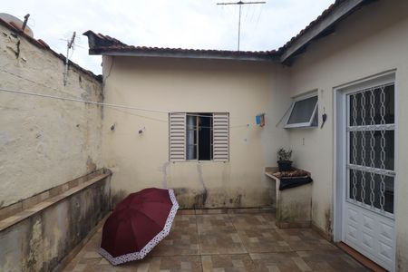 Casa à venda com 147m², 2 quartos e 4 vagas Casa à venda com 147m², 2 quartos e 4 vagasQuintal