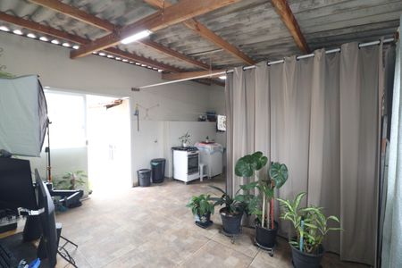 Casa à venda com 147m², 2 quartos e 4 vagas Casa à venda com 147m², 2 quartos e 4 vagasÁrea de Serviço