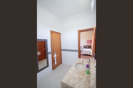 Casa à venda com 300m², 3 quartos e 4 vagasBanheiro Semi suíte