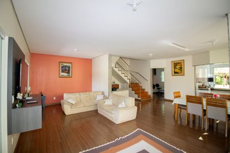 Sala de casa à venda com 3 quartos, 300m² em Tropical, Contagem