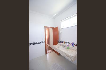 Casa à venda com 300m², 3 quartos e 4 vagasBanheiro Semi suíte