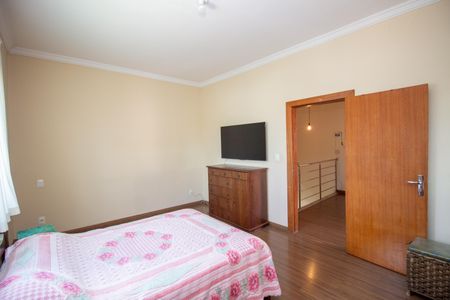 Casa à venda com 300m², 3 quartos e 4 vagasQuarto Suíte