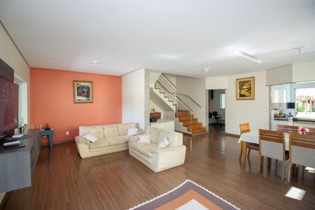 Sala de casa à venda com 3 quartos, 300m² em Tropical, Contagem