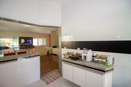 Casa à venda com 300m², 3 quartos e 4 vagasCozinha e Área de Serviço