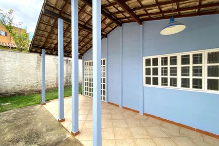 Casa à venda com 171m², 3 quartos e 5 vagas Casa à venda com 171m², 3 quartos e 5 vagasCasa 2 – Área Externa