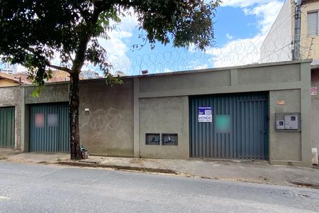 Casa à venda com 171m², 3 quartos e 5 vagas Casa à venda com 171m², 3 quartos e 5 vagasFachada