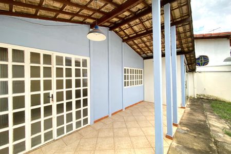Casa à venda com 171m², 3 quartos e 5 vagas Casa à venda com 171m², 3 quartos e 5 vagasCasa 2 – Área Externa