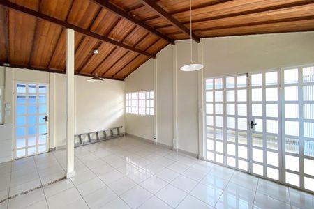 Casa à venda com 171m², 3 quartos e 5 vagas Casa à venda com 171m², 3 quartos e 5 vagasCasa 2 – Sala