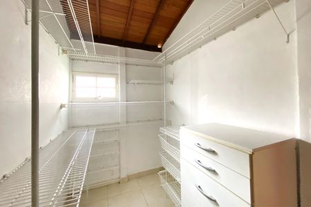 Casa à venda com 171m², 3 quartos e 5 vagas Casa à venda com 171m², 3 quartos e 5 vagasCasa 2 – Closet Suite 1
