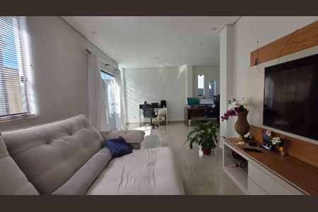 Casa à venda com 240m², 3 quartos e 3 vagas