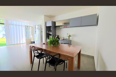 Casa à venda com 240m², 3 quartos e 3 vagas