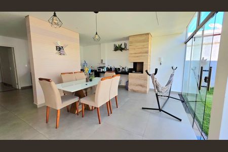 Casa à venda com 240m², 3 quartos e 3 vagas