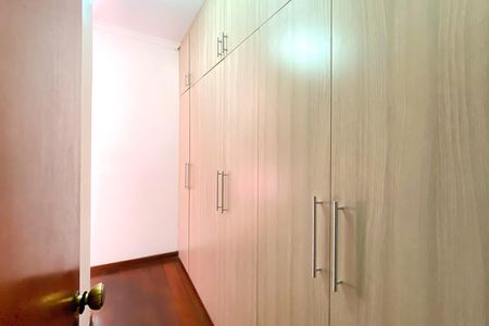Apartamento à venda com 244m², 6 quartos e 2 vagas Apartamento à venda com 244m², 6 quartos e 2 vagasCloset da Suíte 1