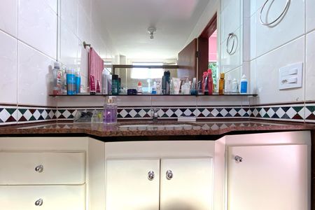 Apartamento à venda com 244m², 6 quartos e 2 vagas Apartamento à venda com 244m², 6 quartos e 2 vagasBanheiro da Suíte 1