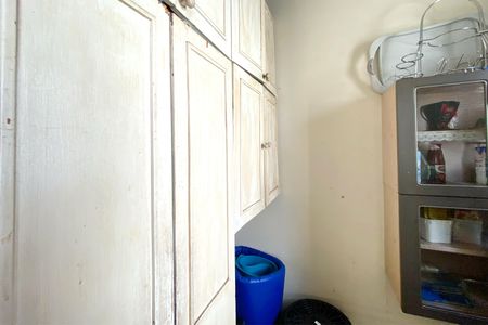 Apartamento à venda com 244m², 6 quartos e 2 vagas Apartamento à venda com 244m², 6 quartos e 2 vagasQuarto de Serviço