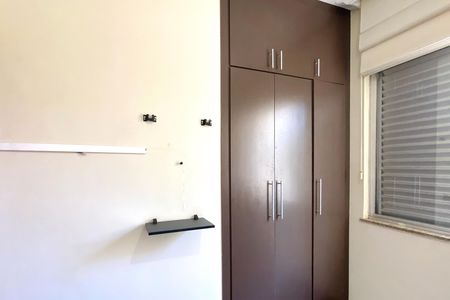 Apartamento à venda com 244m², 6 quartos e 2 vagas Apartamento à venda com 244m², 6 quartos e 2 vagasQuarto 4