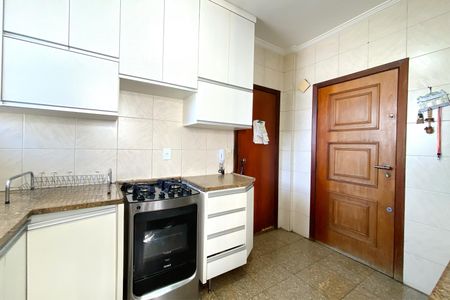 Apartamento à venda com 244m², 6 quartos e 2 vagas Apartamento à venda com 244m², 6 quartos e 2 vagasCozinha