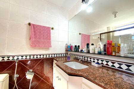 Apartamento à venda com 244m², 6 quartos e 2 vagas Apartamento à venda com 244m², 6 quartos e 2 vagasBanheiro da Suíte 1