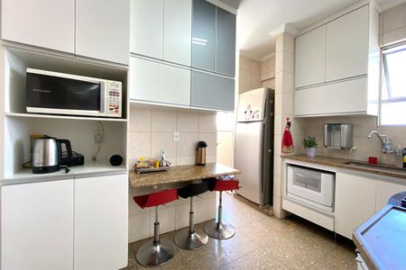 Apartamento à venda com 244m², 6 quartos e 2 vagas Apartamento à venda com 244m², 6 quartos e 2 vagasCozinha