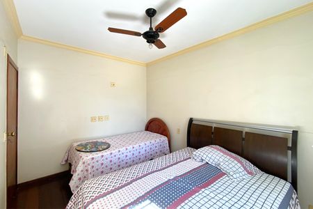 Apartamento à venda com 244m², 6 quartos e 2 vagas Apartamento à venda com 244m², 6 quartos e 2 vagasQuarto 5