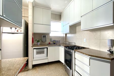 Apartamento à venda com 244m², 6 quartos e 2 vagas Apartamento à venda com 244m², 6 quartos e 2 vagasCozinha