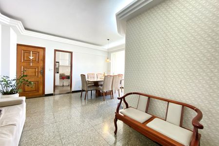 Apartamento à venda com 244m², 6 quartos e 2 vagas Apartamento à venda com 244m², 6 quartos e 2 vagasSala