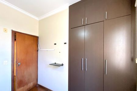 Apartamento à venda com 244m², 6 quartos e 2 vagas Apartamento à venda com 244m², 6 quartos e 2 vagasQuarto 4