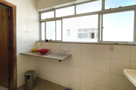 Apartamento à venda com 244m², 6 quartos e 2 vagas Apartamento à venda com 244m², 6 quartos e 2 vagasÁrea de Serviço