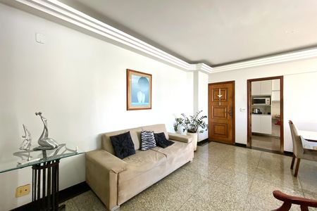 Apartamento à venda com 244m², 6 quartos e 2 vagas Apartamento à venda com 244m², 6 quartos e 2 vagasSala