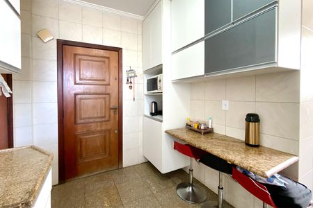 Apartamento à venda com 244m², 6 quartos e 2 vagas Apartamento à venda com 244m², 6 quartos e 2 vagasCozinha