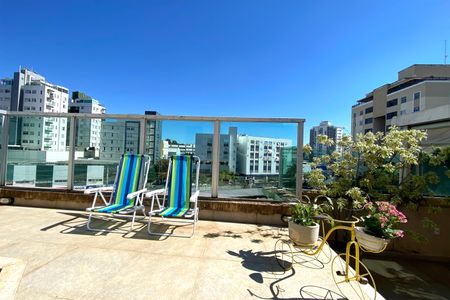 Apartamento à venda com 244m², 6 quartos e 2 vagas Apartamento à venda com 244m², 6 quartos e 2 vagasPiscina