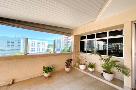 Apartamento à venda com 244m², 6 quartos e 2 vagas Apartamento à venda com 244m², 6 quartos e 2 vagasCobertura