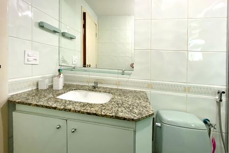 Apartamento à venda com 244m², 6 quartos e 2 vagas Apartamento à venda com 244m², 6 quartos e 2 vagasBanheiro