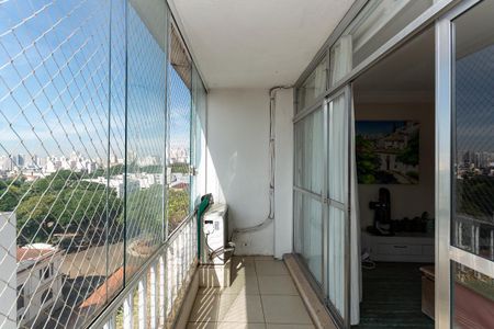 Apartamento à venda com 235m², 4 quartos e 1 vaga Apartamento à venda com 235m², 4 quartos e 1 vagaVaranda