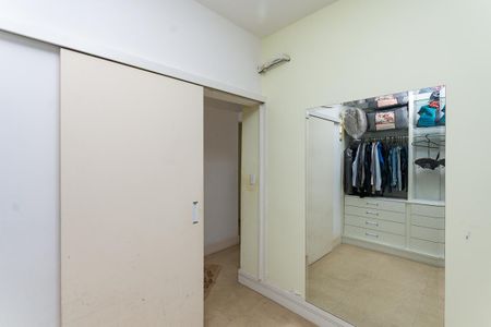 Apartamento à venda com 235m², 4 quartos e 1 vaga Apartamento à venda com 235m², 4 quartos e 1 vagaCloset Quarto 4 Suíte