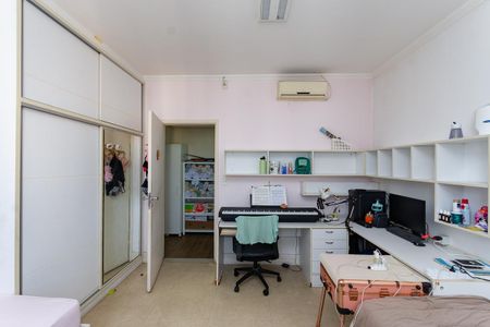 Apartamento à venda com 235m², 4 quartos e 1 vaga Apartamento à venda com 235m², 4 quartos e 1 vagaQuarto 2